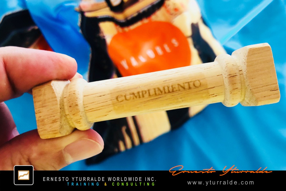 Actividad de cuerdas bajas en Colombia para mejorar comunicación, liderazgo y cohesión