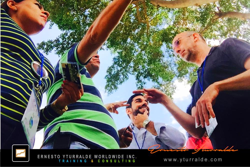 Taller de cuerdas bajas en Bogotá para desarrollar trabajo en equipo y colaboración