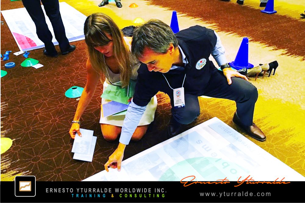 Ejercicio de cuerdas bajas para desarrollar liderazgo y cooperación en equipos